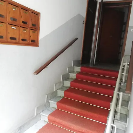Di Fronte Alla Casa Di Carducci בולוניה
