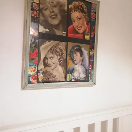 Di Fronte Alla Casa Di Carducci דירה