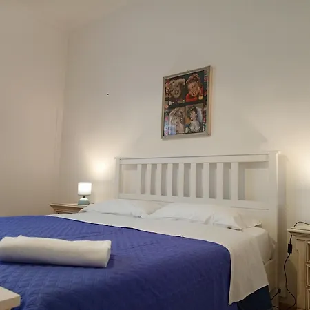 Di Fronte Alla Casa Di Carducci * Bologna