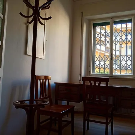 Di Fronte Alla Casa Di Carducci Болонья