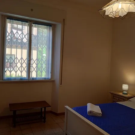 Di Fronte Alla Casa Di Carducci
