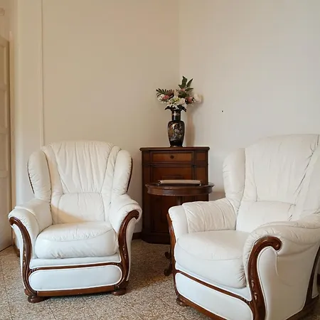 Di Fronte Alla Casa Di Carducci *
